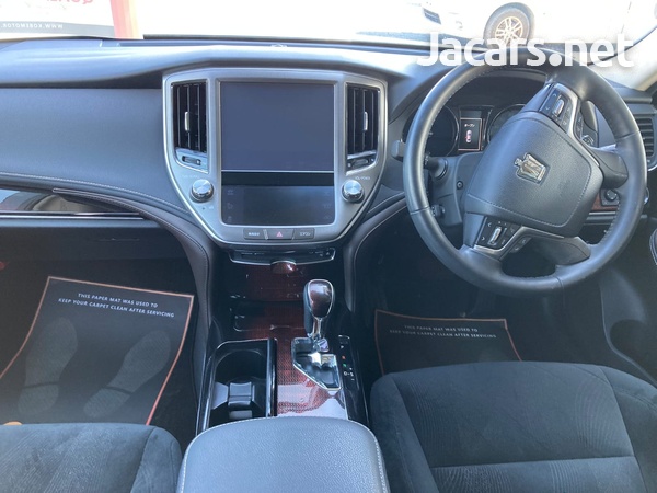 Toyota Crown 2,5L 2017-3