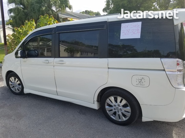 Honda Stepwgn Spada 2,0L 2010-3