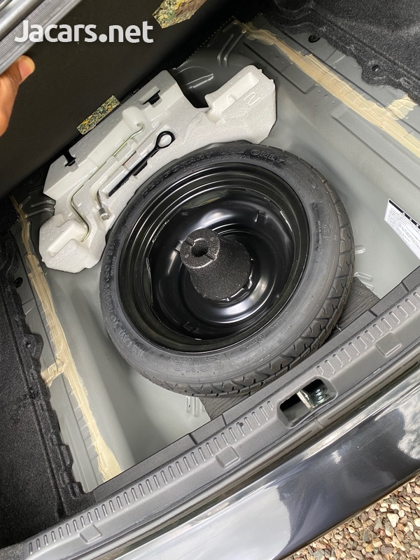 Toyota Axio 1,3L 2016-6