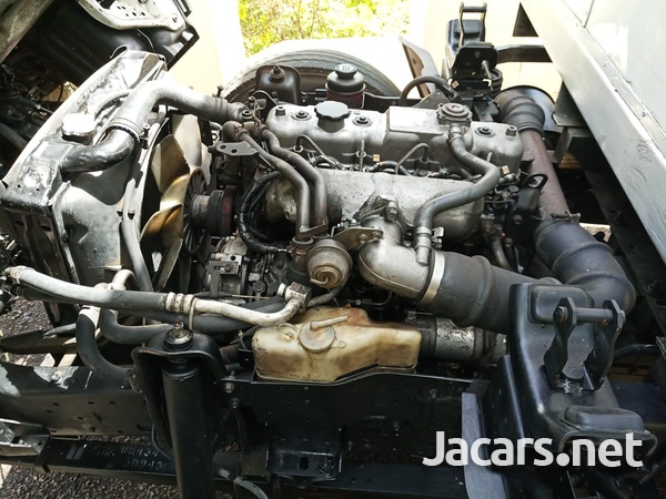 2009 Isuzu Box Body 2 Ton Truck-9