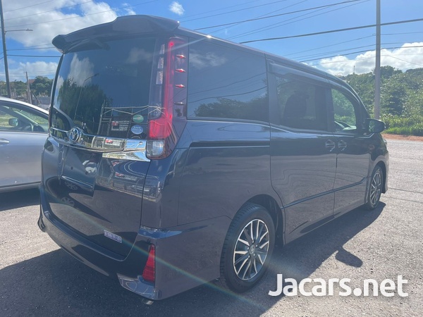 Toyota Noah 2,0L 2017-3