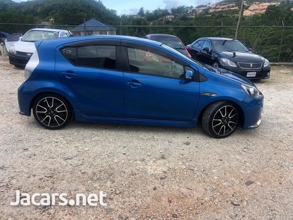 Toyota Aqua 1,5L 2015-3