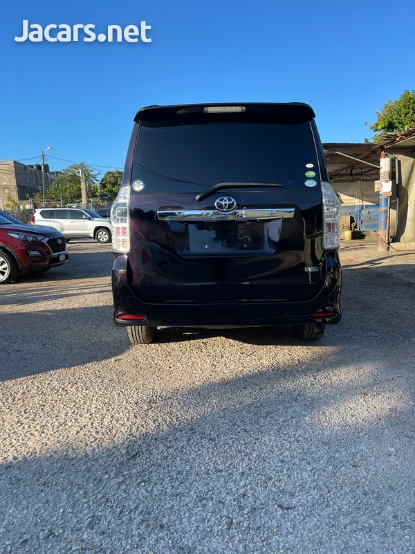 Toyota Voxy 2,0L 2012-2