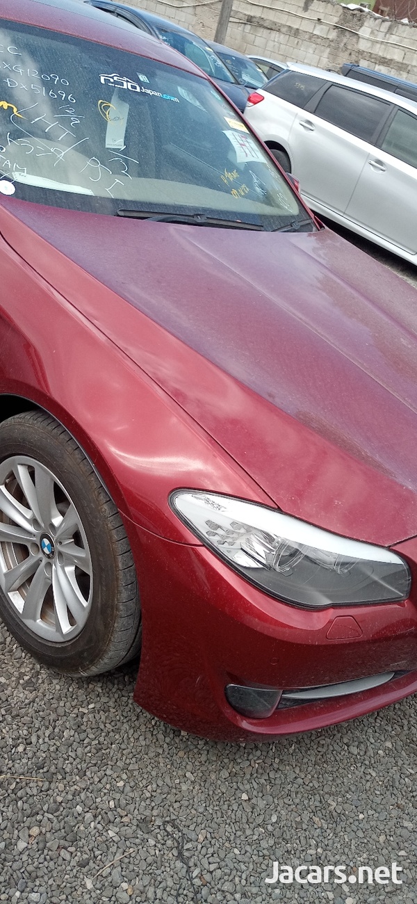BMW 5-Series 2,5L 2012-4