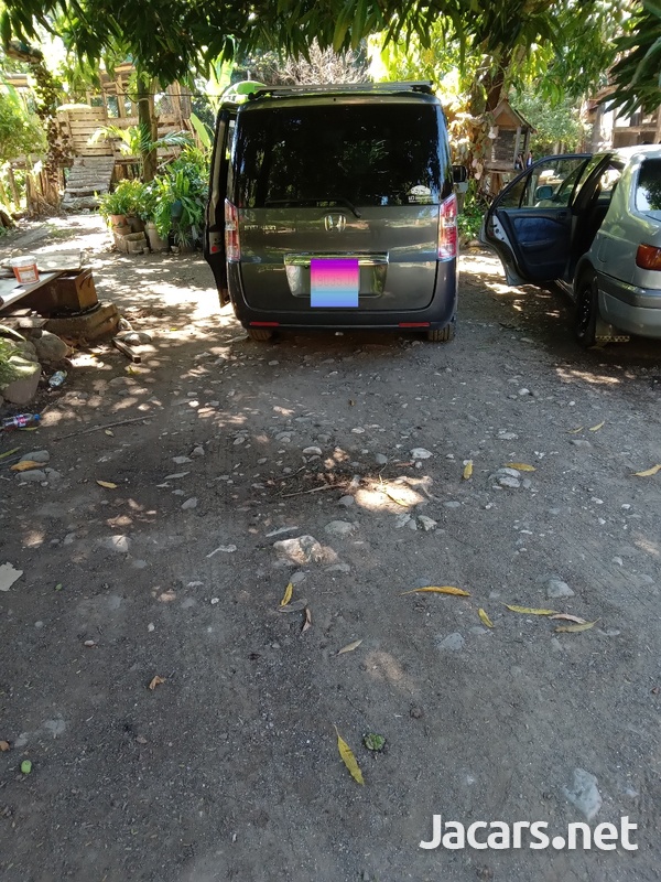 Honda Stepwgn 2,0L 2010-4