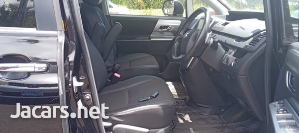Toyota Voxy 2,0L 2013-7