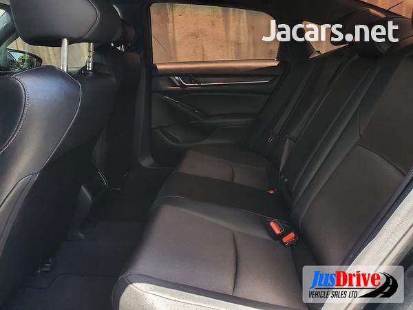 Honda Accord 1,5L 2020-8