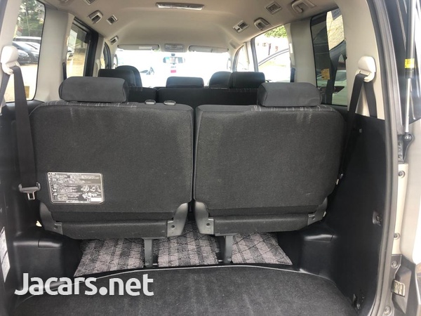 Toyota Voxy 2,0L 2013-12