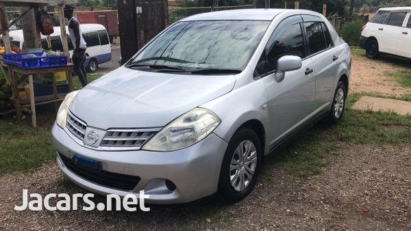 Nissan Tiida 1,8L 2010-1