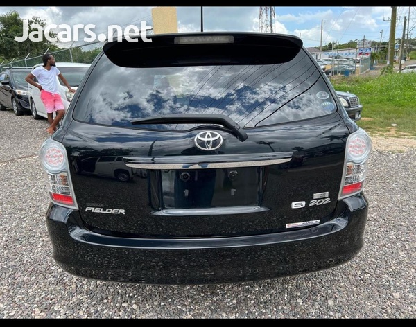 Toyota Fielder 1,8L 2012-1
