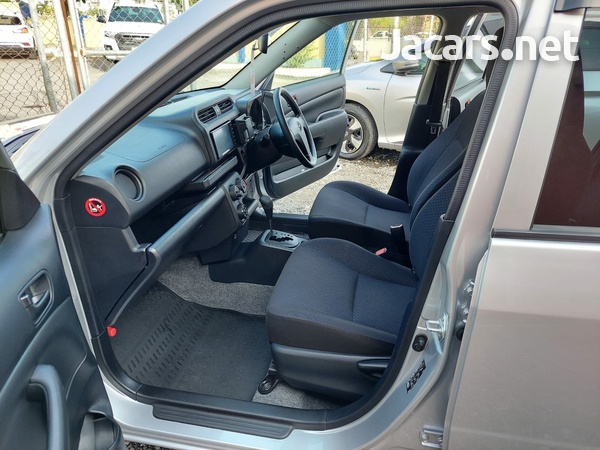 Toyota Probox 1,5L 2017-7