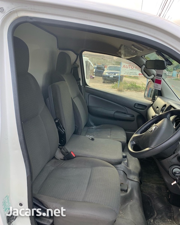 2017 Nissan nv350 newly imported-7
