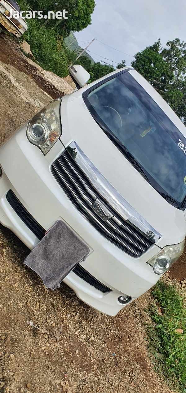 Toyota Noah 2,0L 2011-6