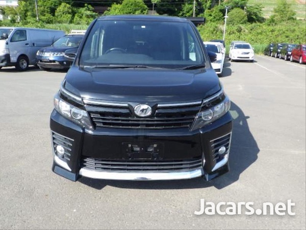 Toyota Voxy 2,0L 2014-3