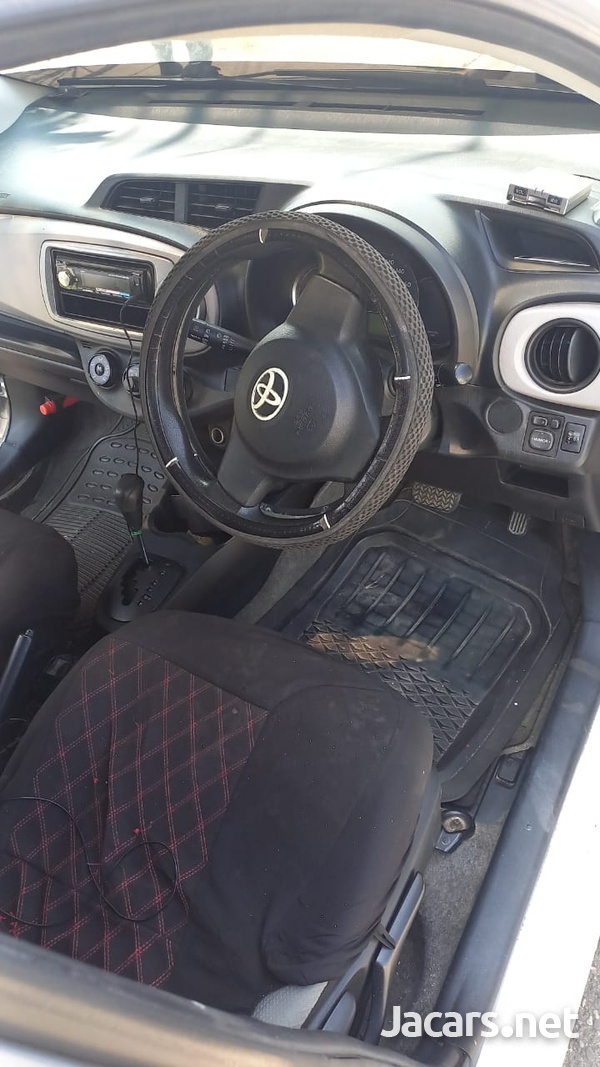 Toyota Vitz 1,0L 2012-4