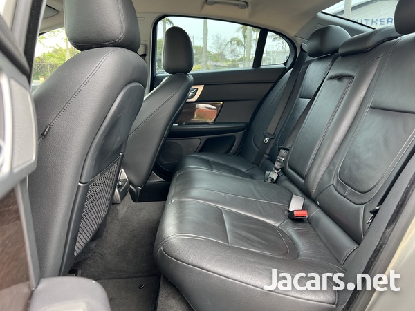 Jaguar XF 2,0L 2014-8