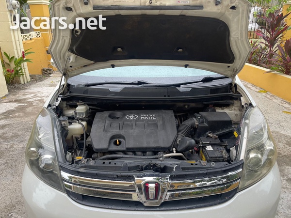 Toyota Isis 2,0L 2012-3