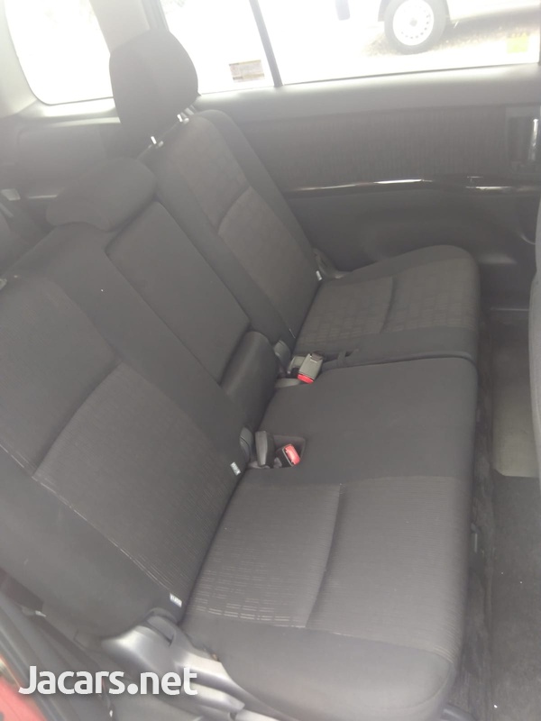 Toyota Isis 1,8L 2012-7
