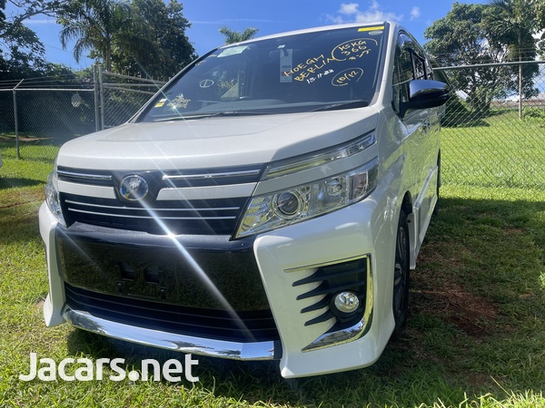 Toyota Voxy 2,0L 2015-2