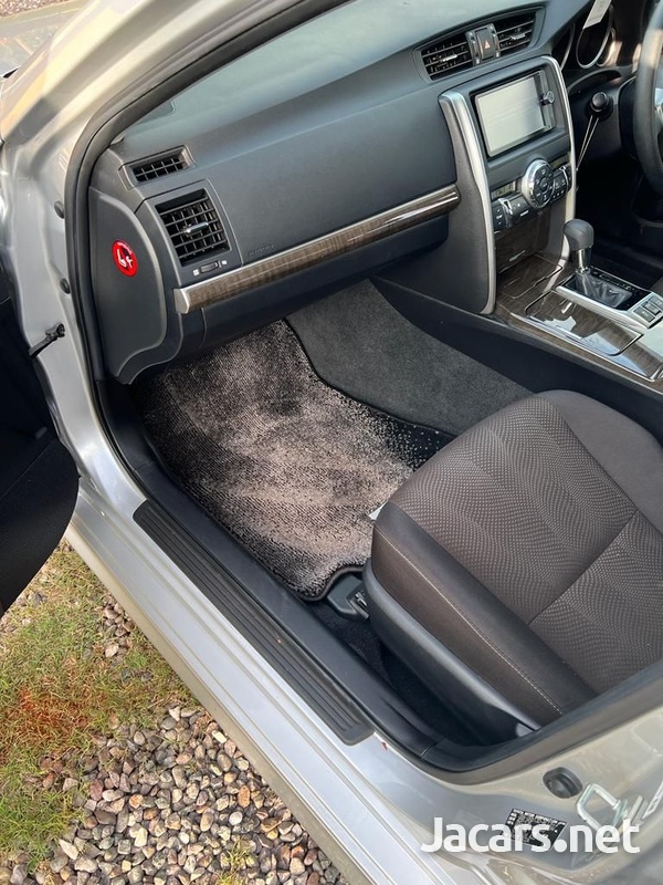 Toyota Mark X 2,5L 2013-6