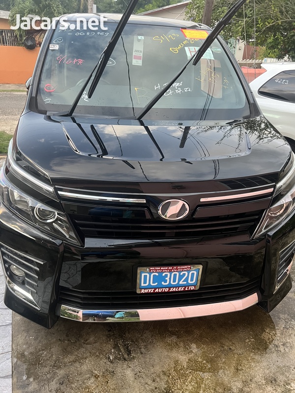 Toyota Voxy 2,0L 2014-3