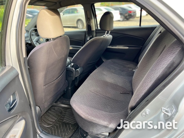 Toyota Yaris 1,3L 2013-10