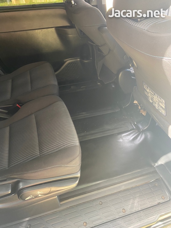 Toyota Voxy 2,5L 2014-9