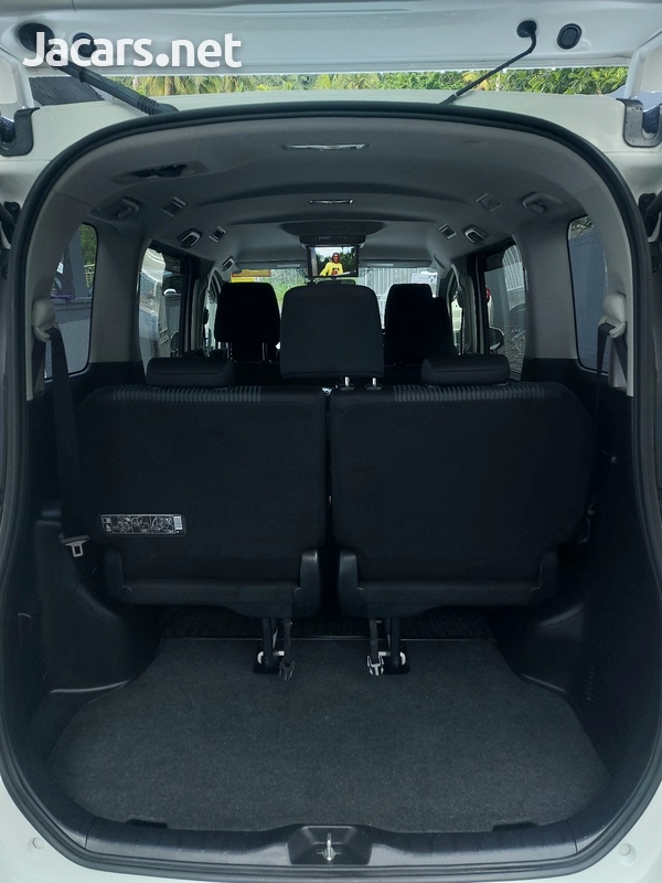 Toyota Noah 2,0L 2014-12