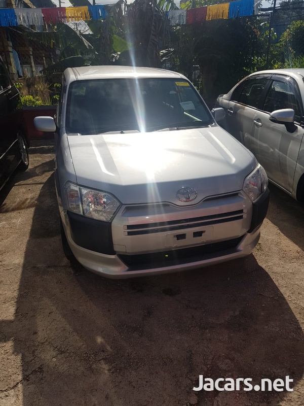 Toyota Probox 1,5L 2016-1