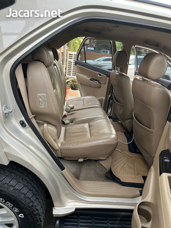 Toyota Fortuner 2,7L 2014-3