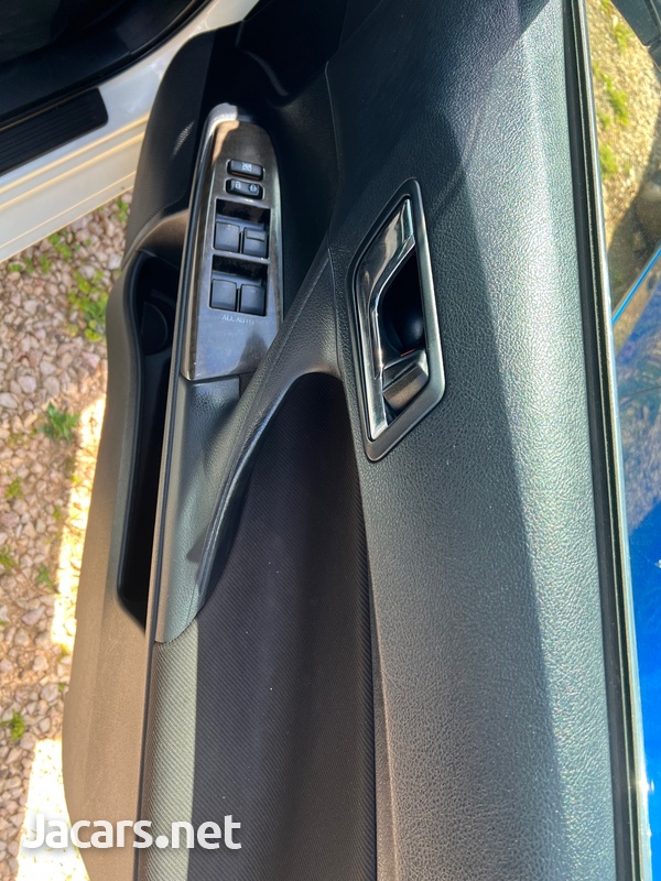 Toyota Mark X 2,5L 2015-15