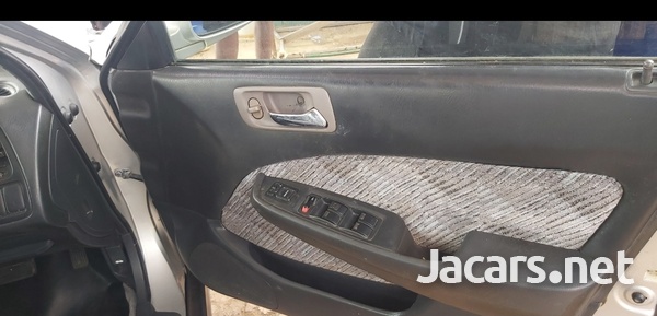 Honda Accord 1,8L 2001-9