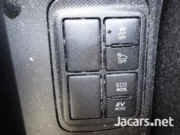 Toyota Aqua 1,5L 2016-13