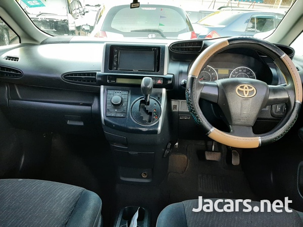 Toyota Wish 1,8L 2010-7