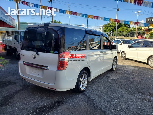Honda Stepwgn 2,0L 2015-13