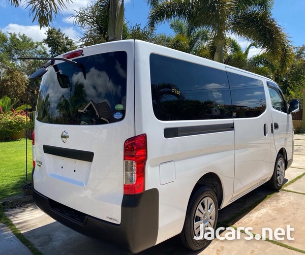 Nissan Caravan 2,0L 2014-4