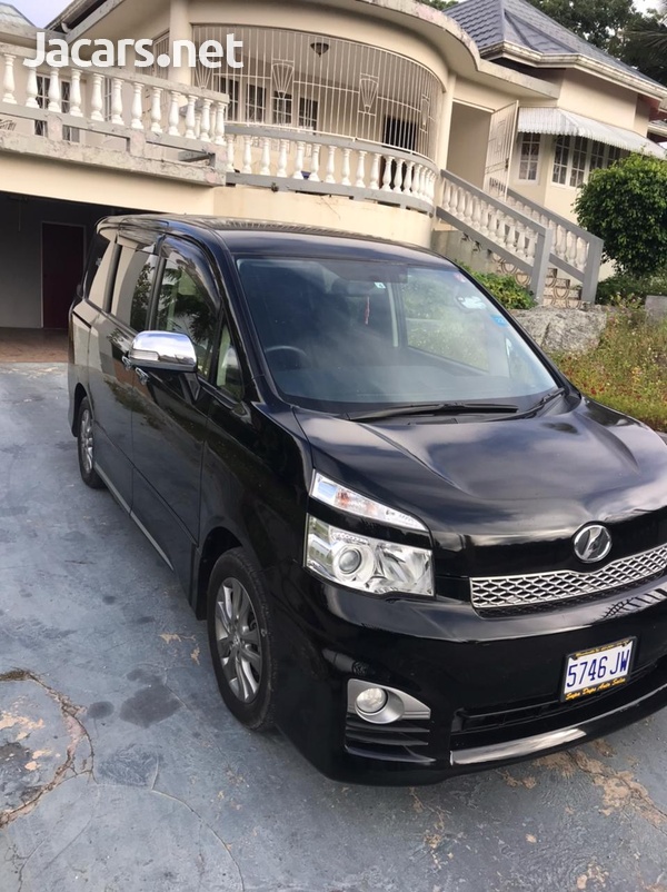 Toyota Voxy 2,0L 2011-3