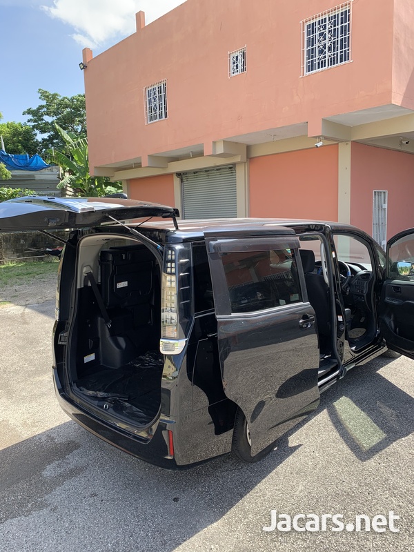 Toyota Voxy 2,0L 2015-8