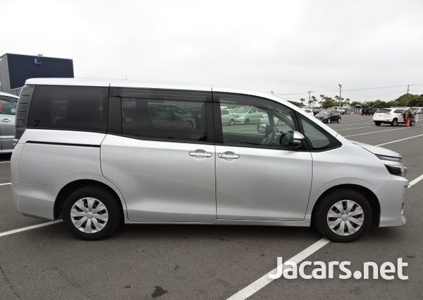 Toyota Voxy 2,0L 2017-2