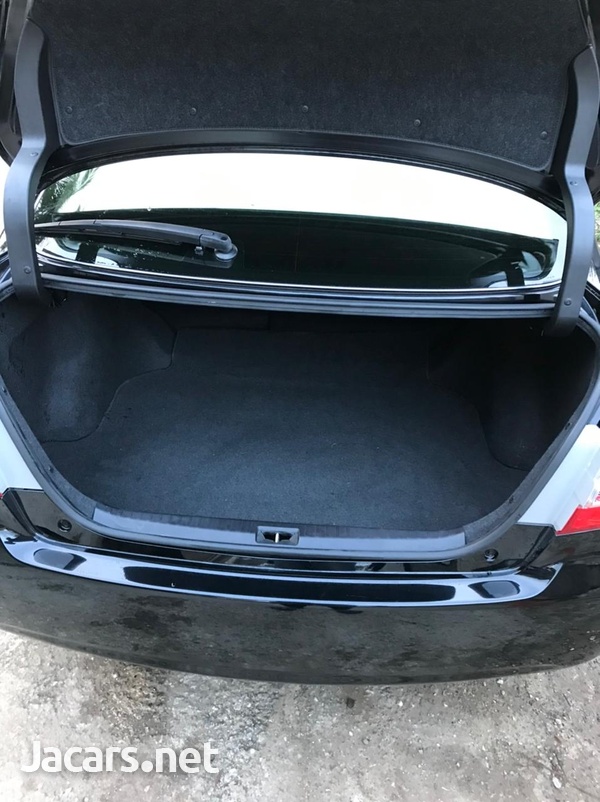 Toyota Premio 2,0L 2014-3