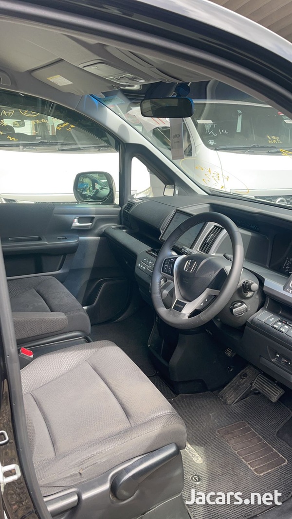 Honda Stepwgn Spada 2,0L 2013-4