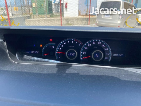 Toyota Noah 2,0L 2013-12