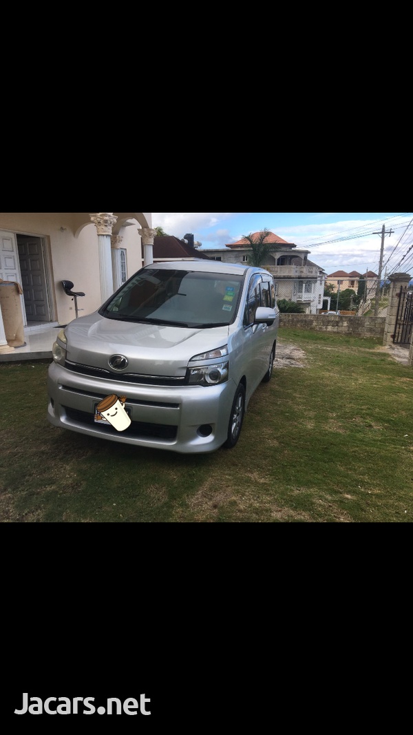 Toyota Voxy 2,0L 2011-10