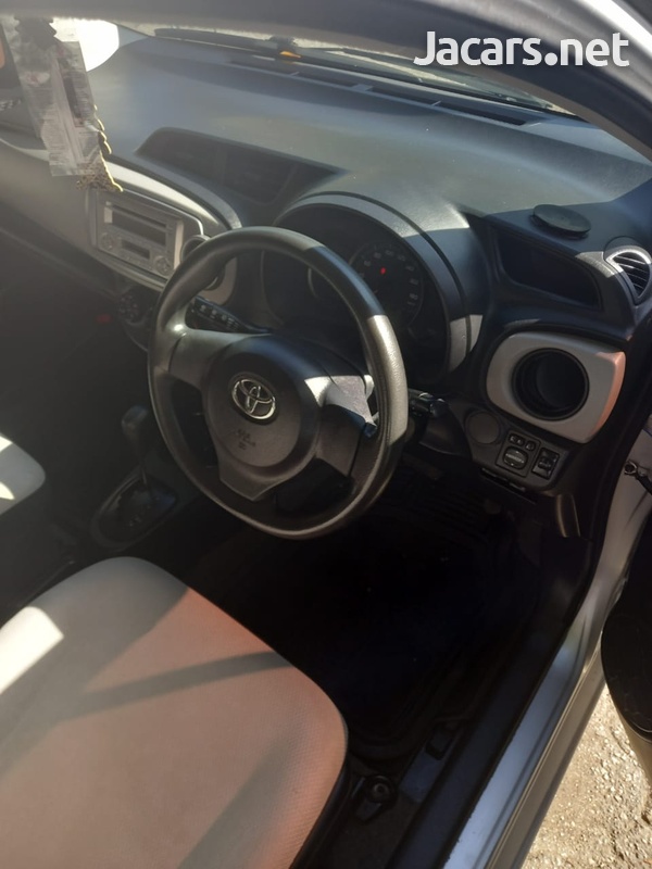 Toyota Vitz 1,3L 2013-9