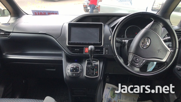 Toyota Voxy 2,0L 2016-9