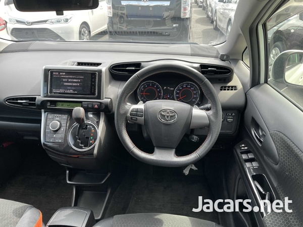 Toyota Wish 1,8L 2013-6