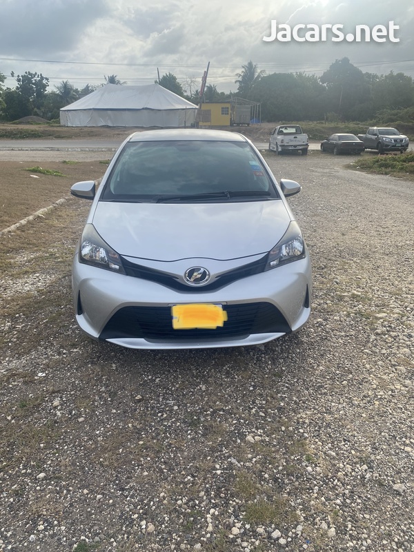 Toyota Vitz 1,0L 2014-1