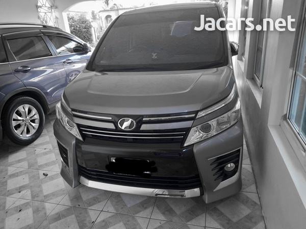 Toyota Voxy 2,0L 2015-2