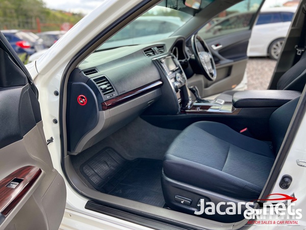 Toyota Mark X 2,5L 2012-7