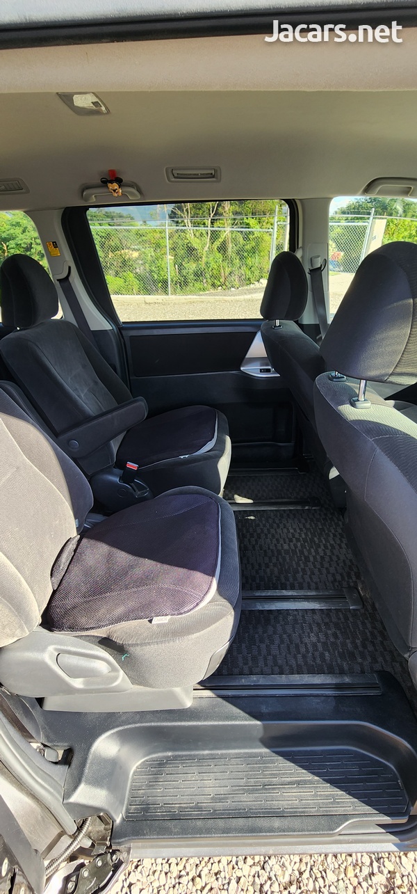 2013 Toyota Noah-9